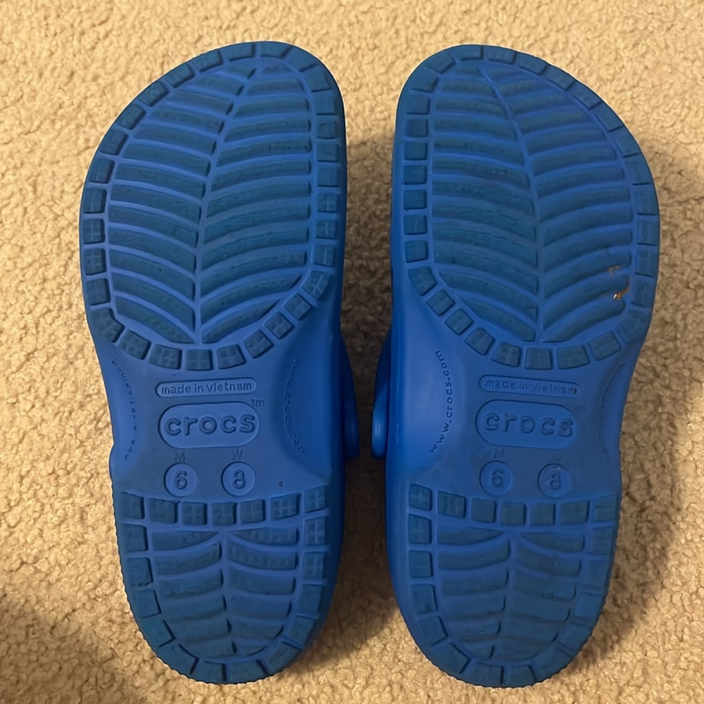 Woman’s Blue Crocs - Picture 4 of 6